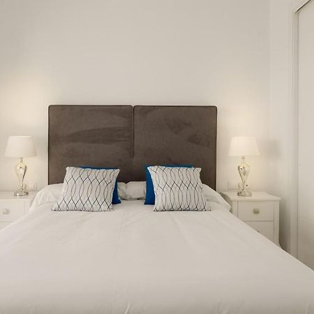 2306 - Brand New Apt, Walking Distance To Beach! Casares Buitenkant foto