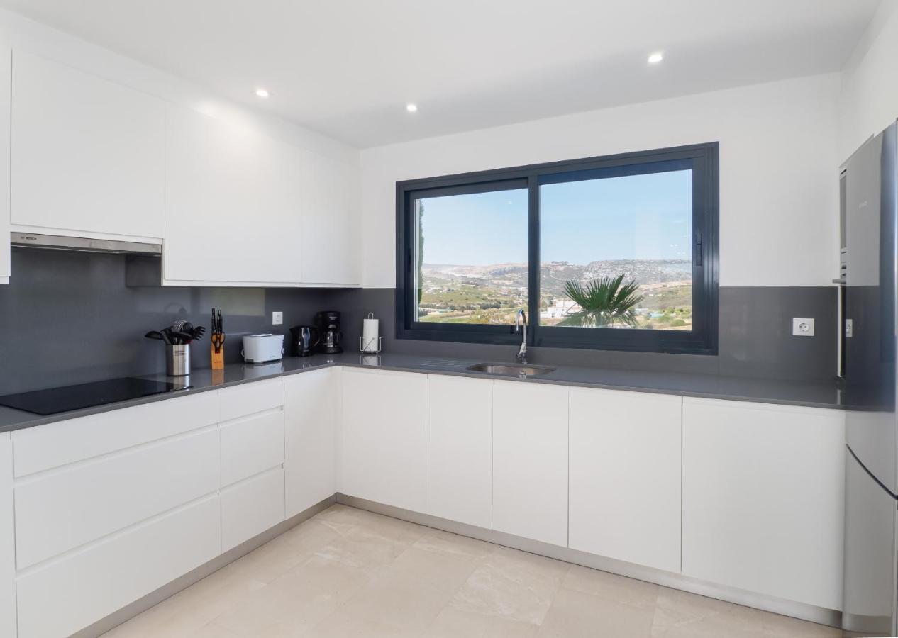 2306 - Brand New Apt, Walking Distance To Beach! Casares Buitenkant foto