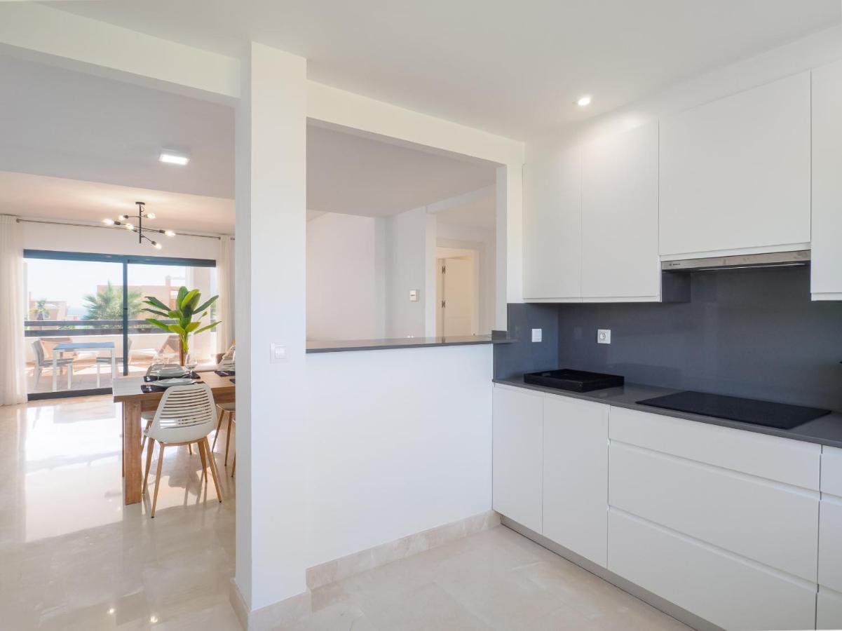 2306 - Brand New Apt, Walking Distance To Beach! Casares Buitenkant foto